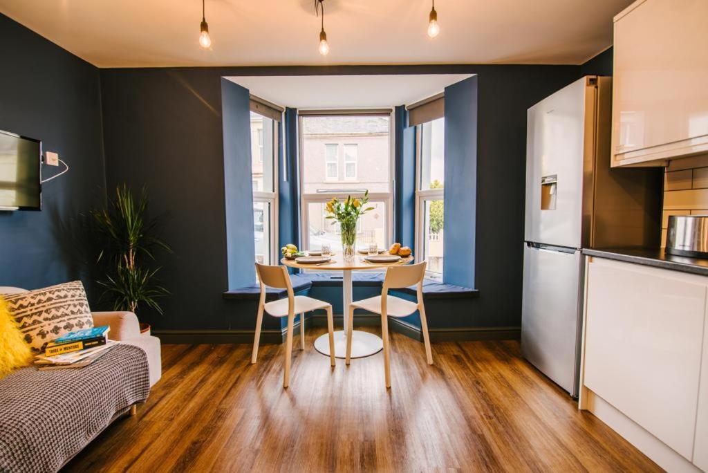Quiet Location - 3 Bedroom Family House With 3 Shower Room - 2 Parking Spaces Plymouth Extérieur photo
