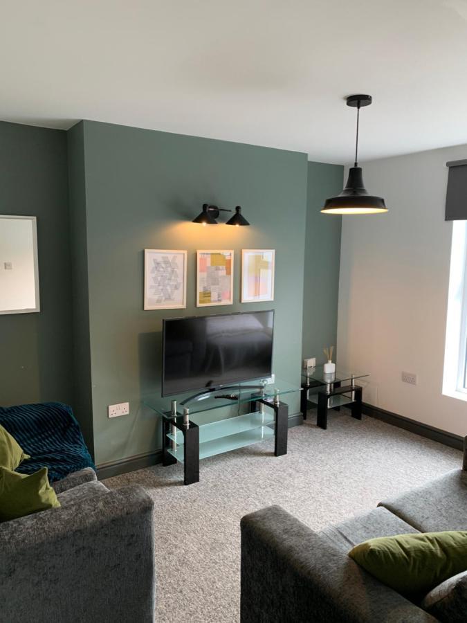 Quiet Location - 3 Bedroom Family House With 3 Shower Room - 2 Parking Spaces Plymouth Extérieur photo